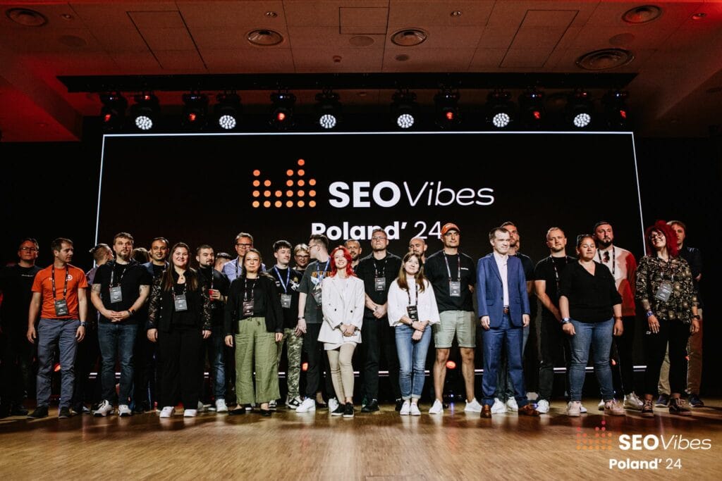 SEO Speaker - James Dooley With All Speakers On Stage